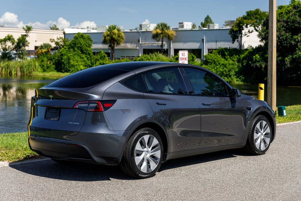 Used 2023  Tesla Long Range image 3
