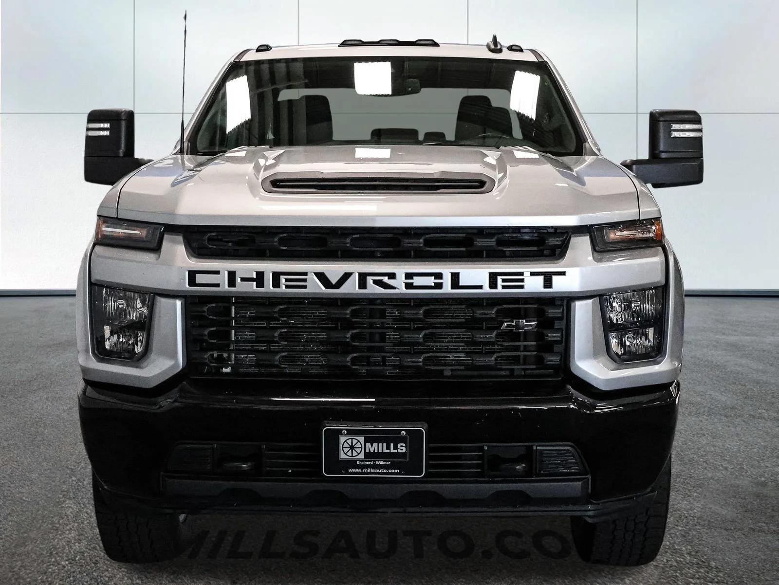 Used 2022 Silver Ice Metallic Chevrolet Custom image 13