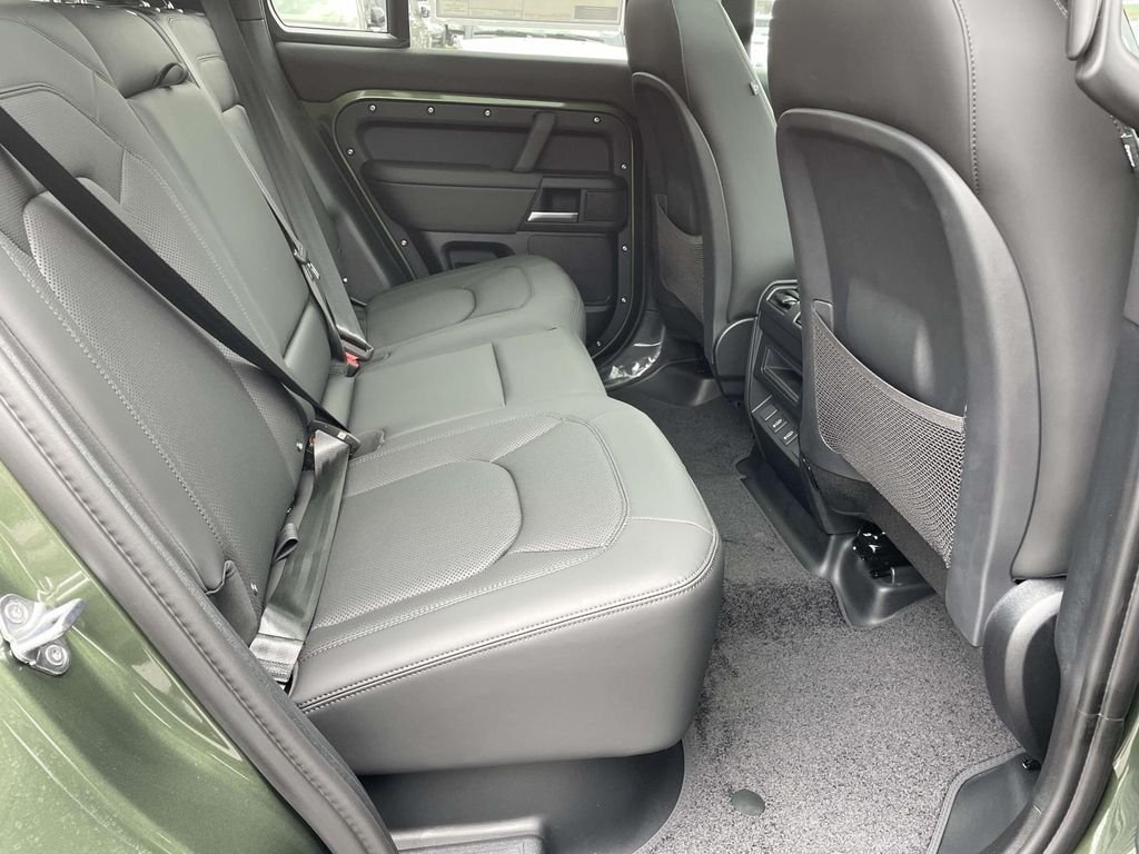 New 2026 Woolstone Green Land Rover X-Dynamic SE image 19