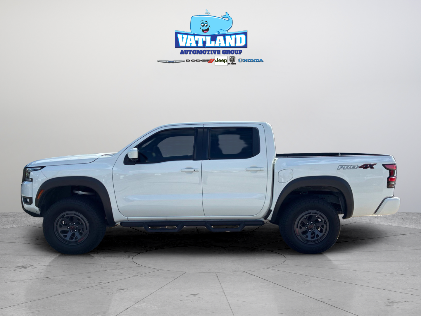 Used 2025 White Nissan PRO-4X image 2