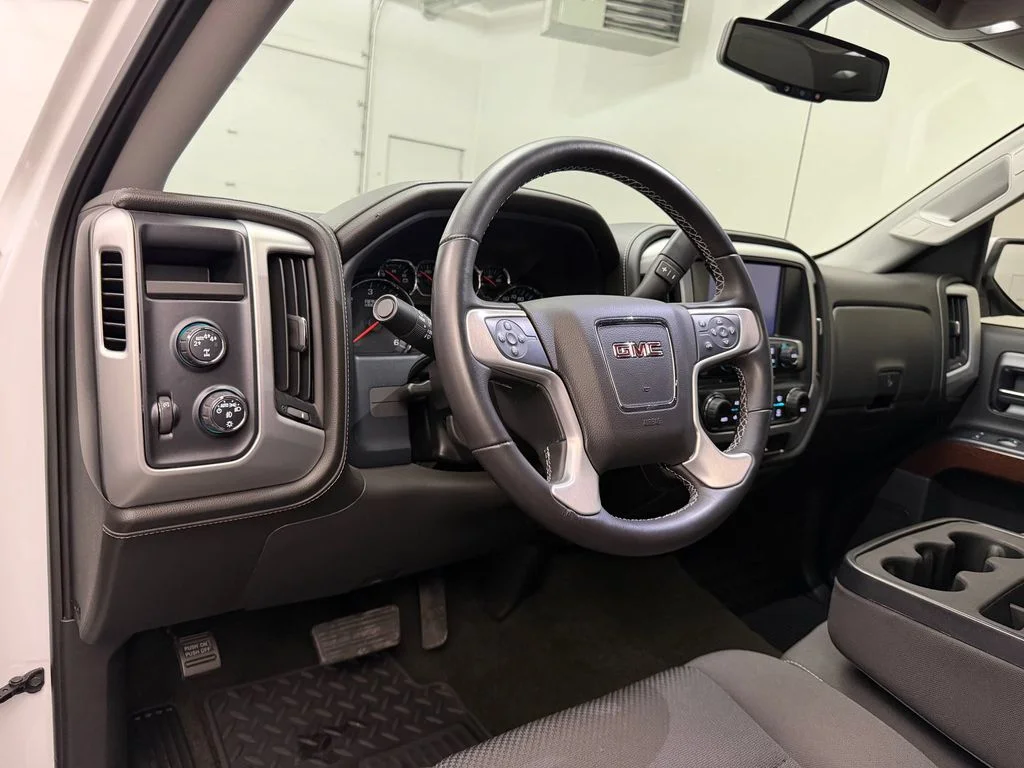 Used 2018 Summit White GMC SLE image 4