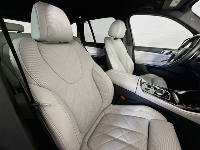 Used 2024 Alpine White BMW xDrive50e image 29