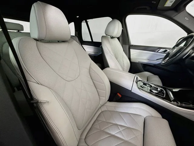Used 2024 White BMW xDrive50e image 29