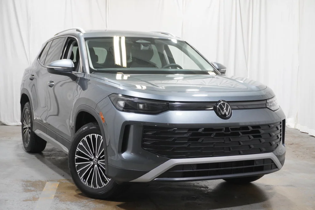 Certified Used 2025 Gray Volkswagen 2.0T S image 7