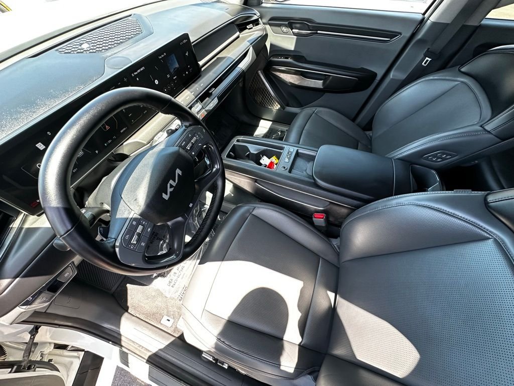 Used 2024 Snow White Pearl Kia Light Long Range image 14