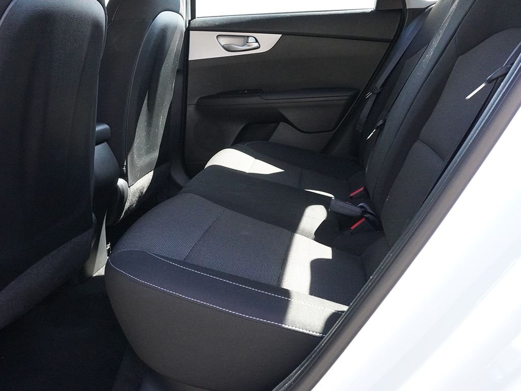 Used 2023 White Kia LXS image 25