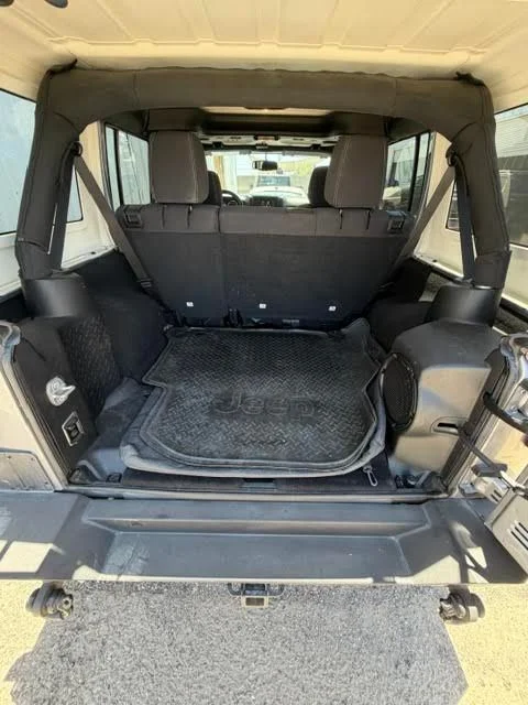 Used 2014 Gray Jeep Unlimited Rubicon image 6