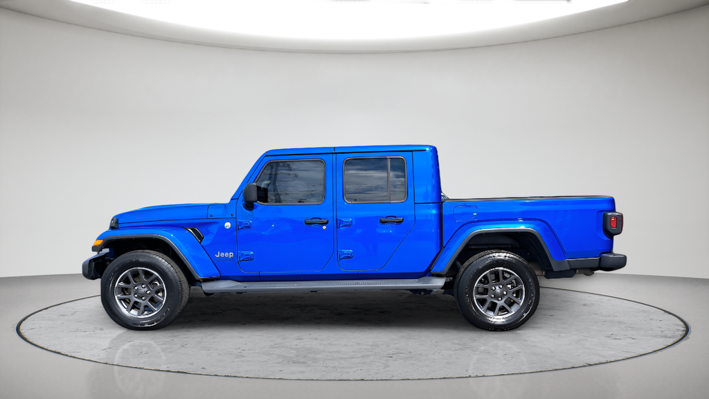 Used 2020 Blue Jeep Overland image 2