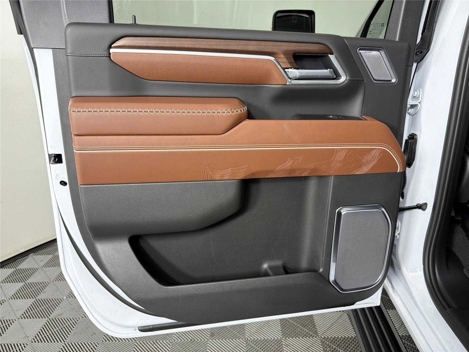 New 2026 Glacier White Tricoat GMC Denali Ultimate image 21