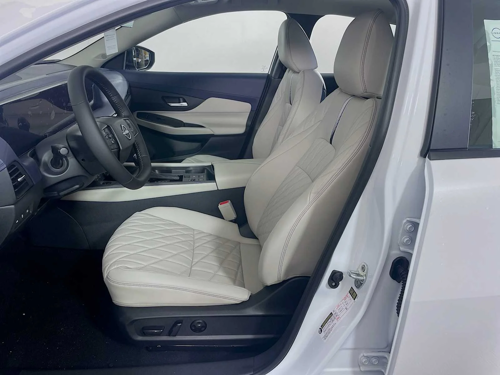 New 2026 Aspen White TriCoat Nissan SL image 4