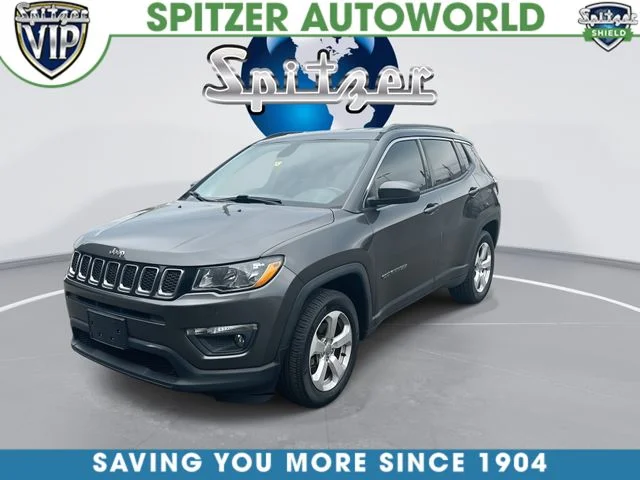Used 2018 Gray Jeep Latitude image 4