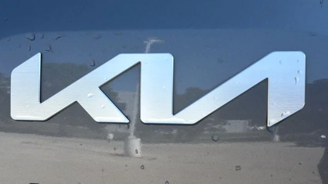 Used 2025 Everlasting Silver Kia S image 45
