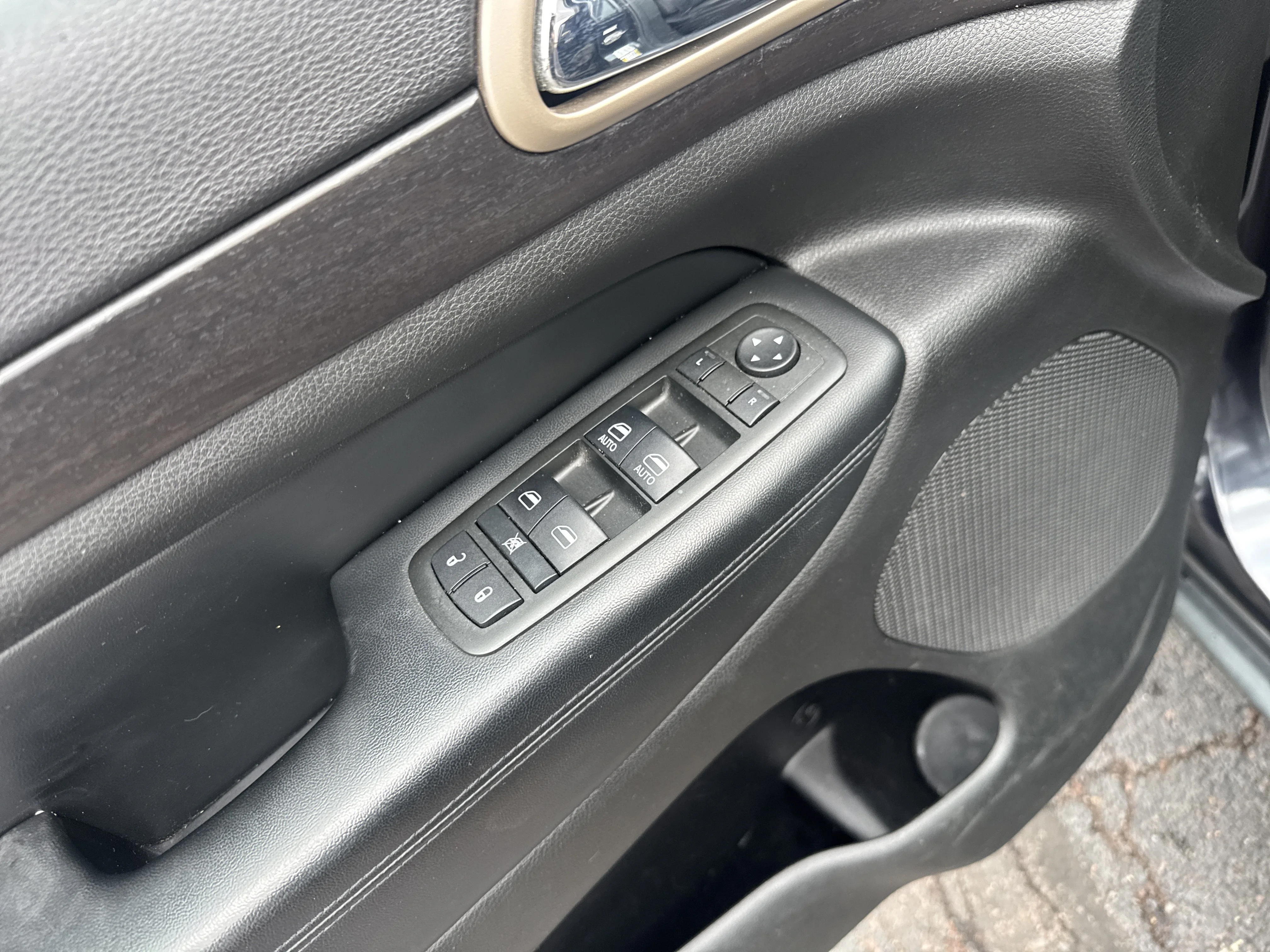 Used 2014 Maximum Steel Metallic Clearcoat Jeep Laredo image 16
