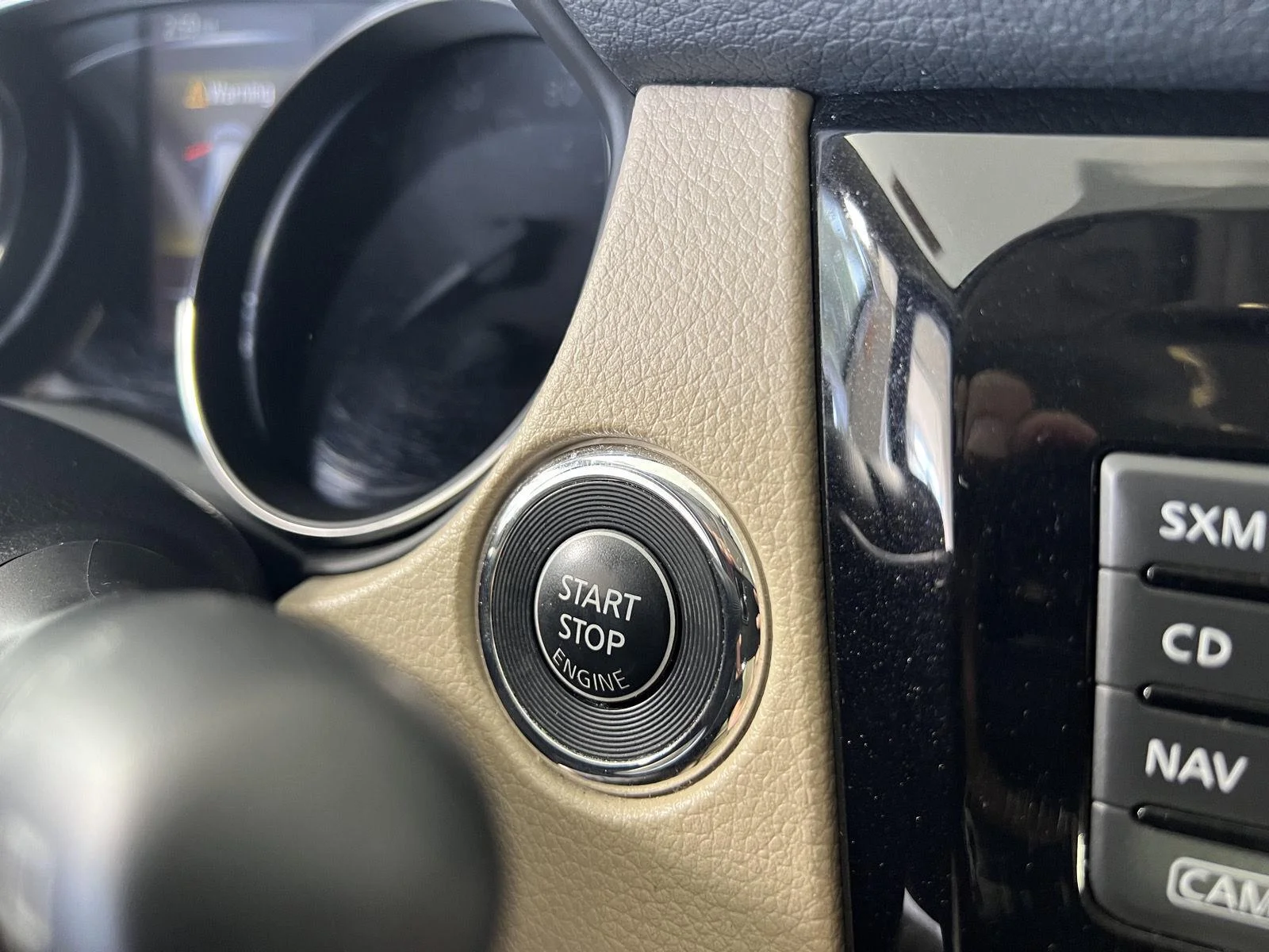 Used 2016  Nissan SL image 14