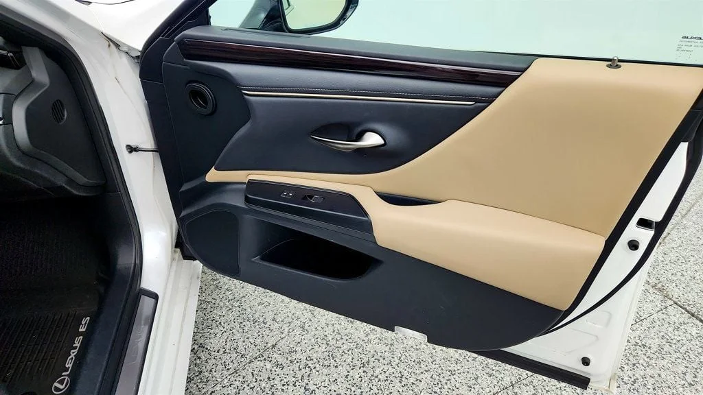 Used 2021 Eminent White Pearl Lexus ES 250 AWD w/ Premium Pkg & Blind Spot Monitor image 24