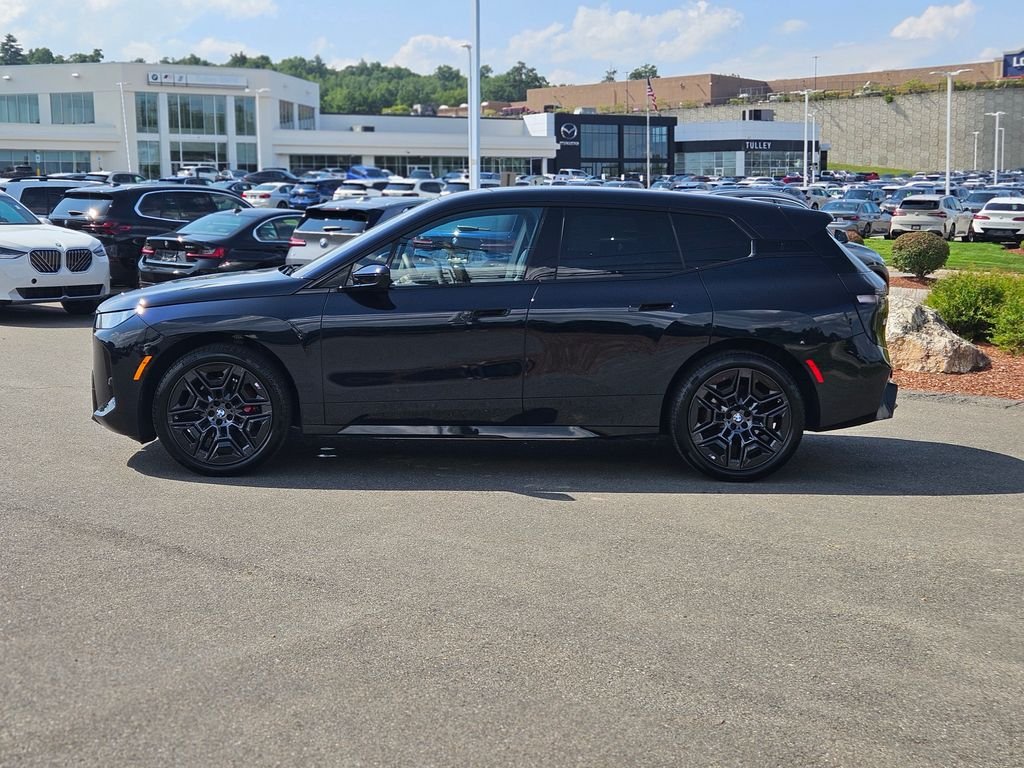 Used 2026 Black BMW xDrive60 image 4