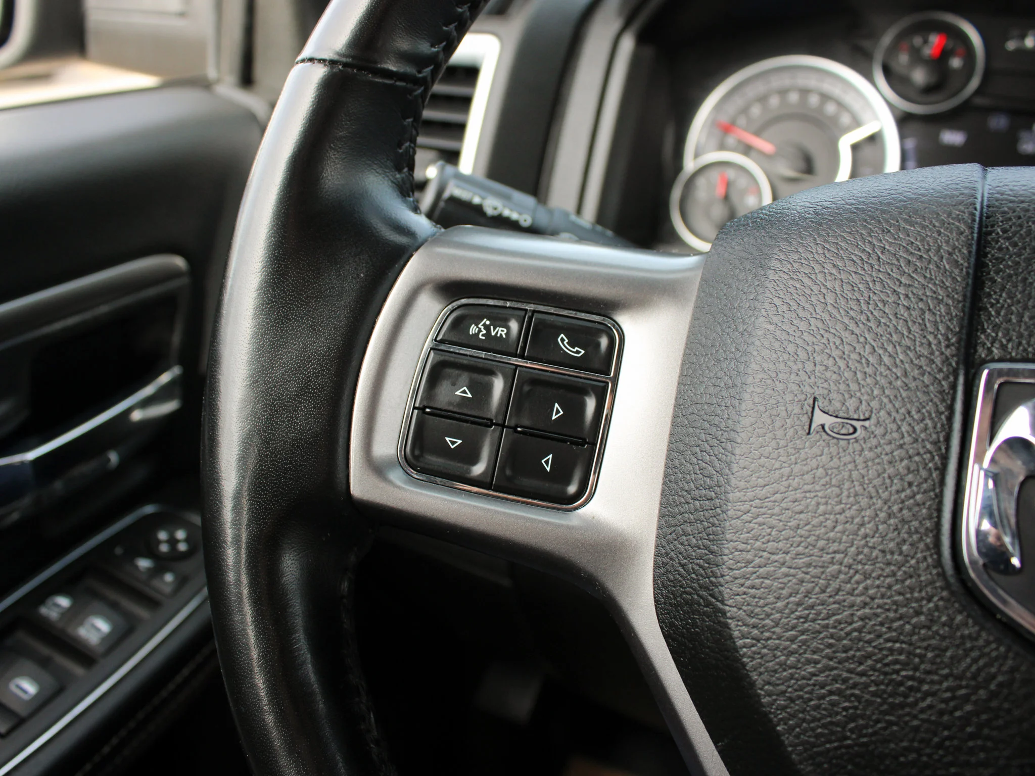 Certified Used 2022 Grey RAM Warlock * HEMI V8 | Android Auto | Bronze Wheels | Tonneau Cover | Heated Seats | Remote Start image 22