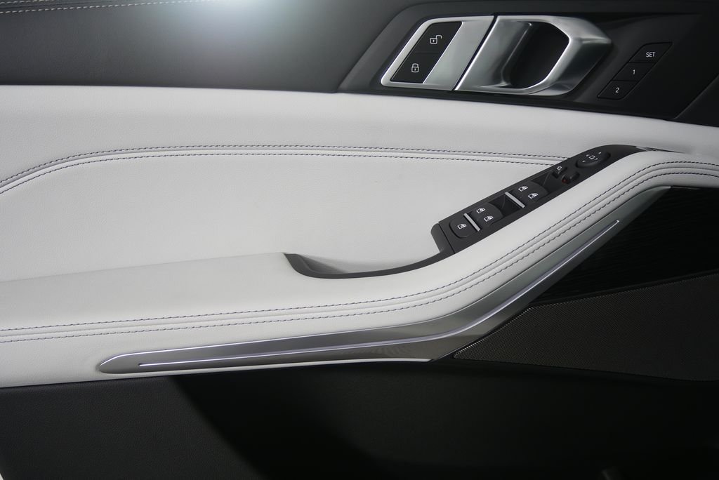 Used 2026 Alpine White BMW xDrive40i image 9