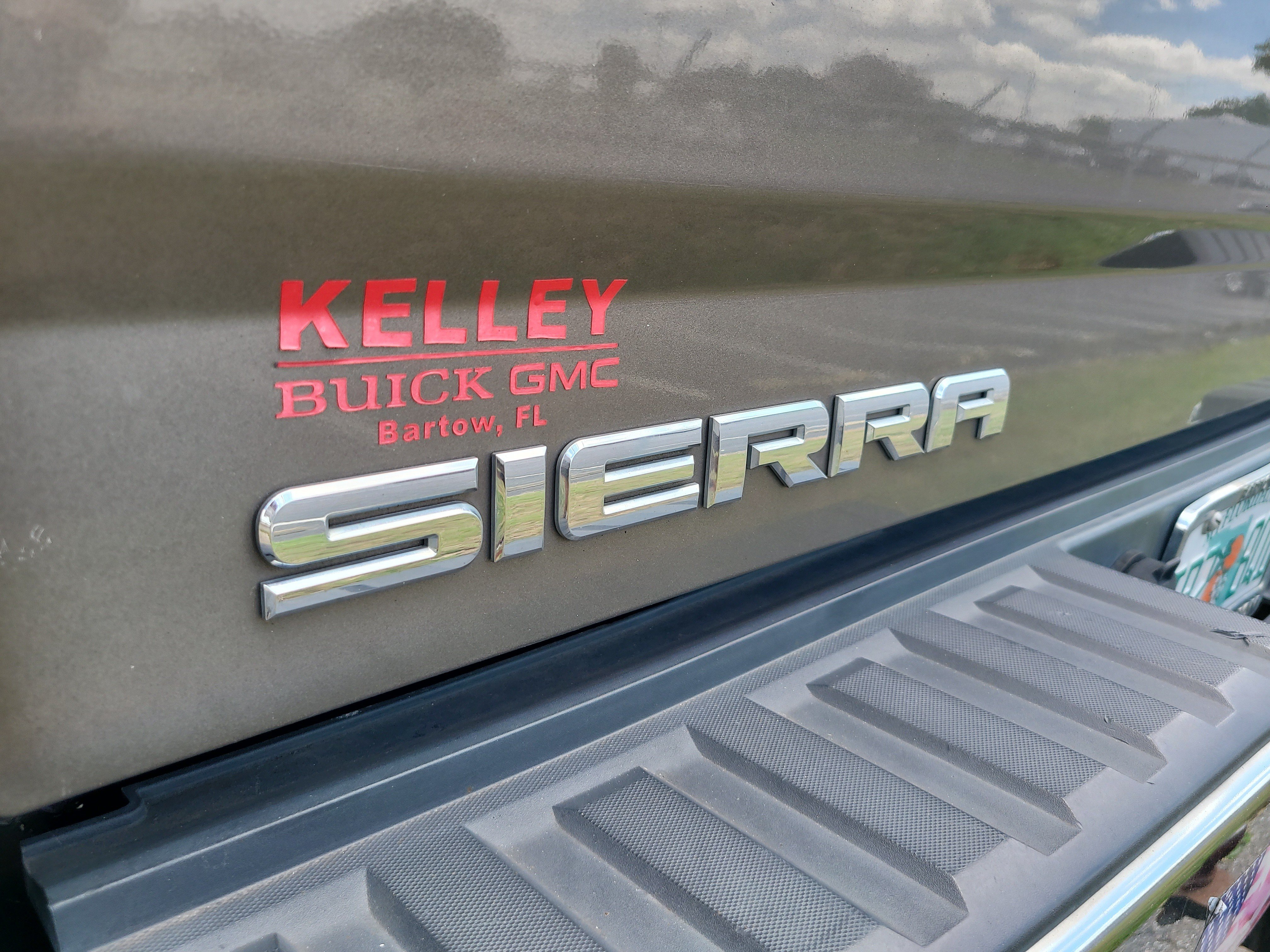 Used 2015 Bronze Alloy Metallic GMC Base image 7