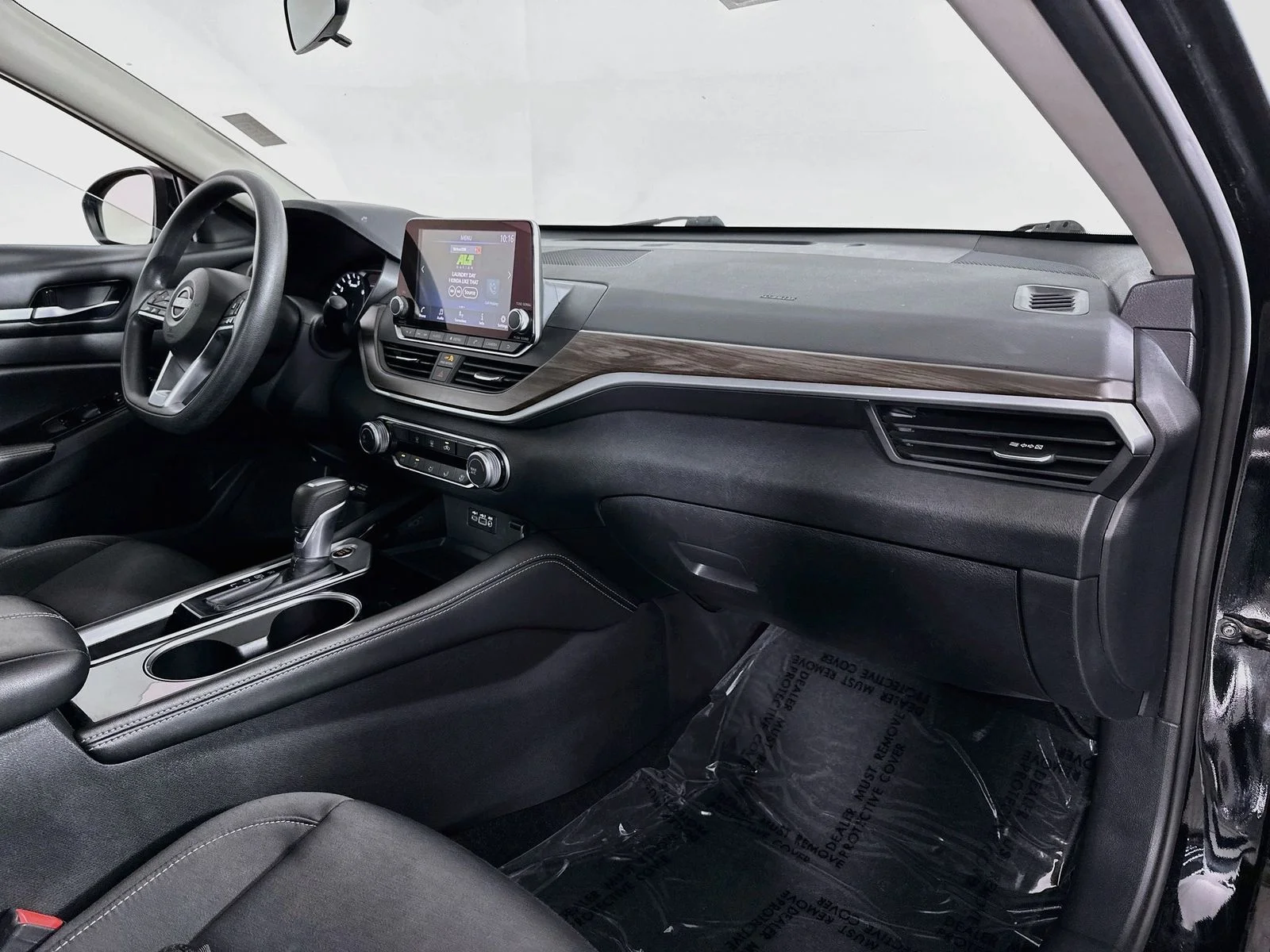 Used 2023 Super Black Clearcoat Nissan 2.5 SV image 27