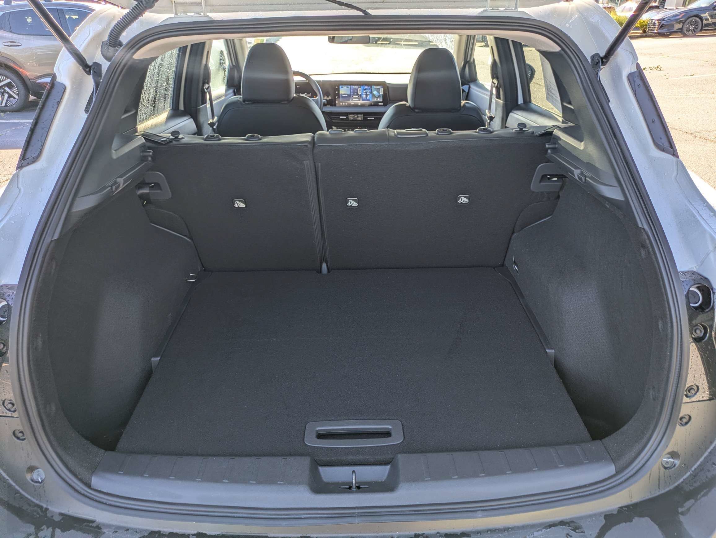 Used 2026 White Nissan SR image 9
