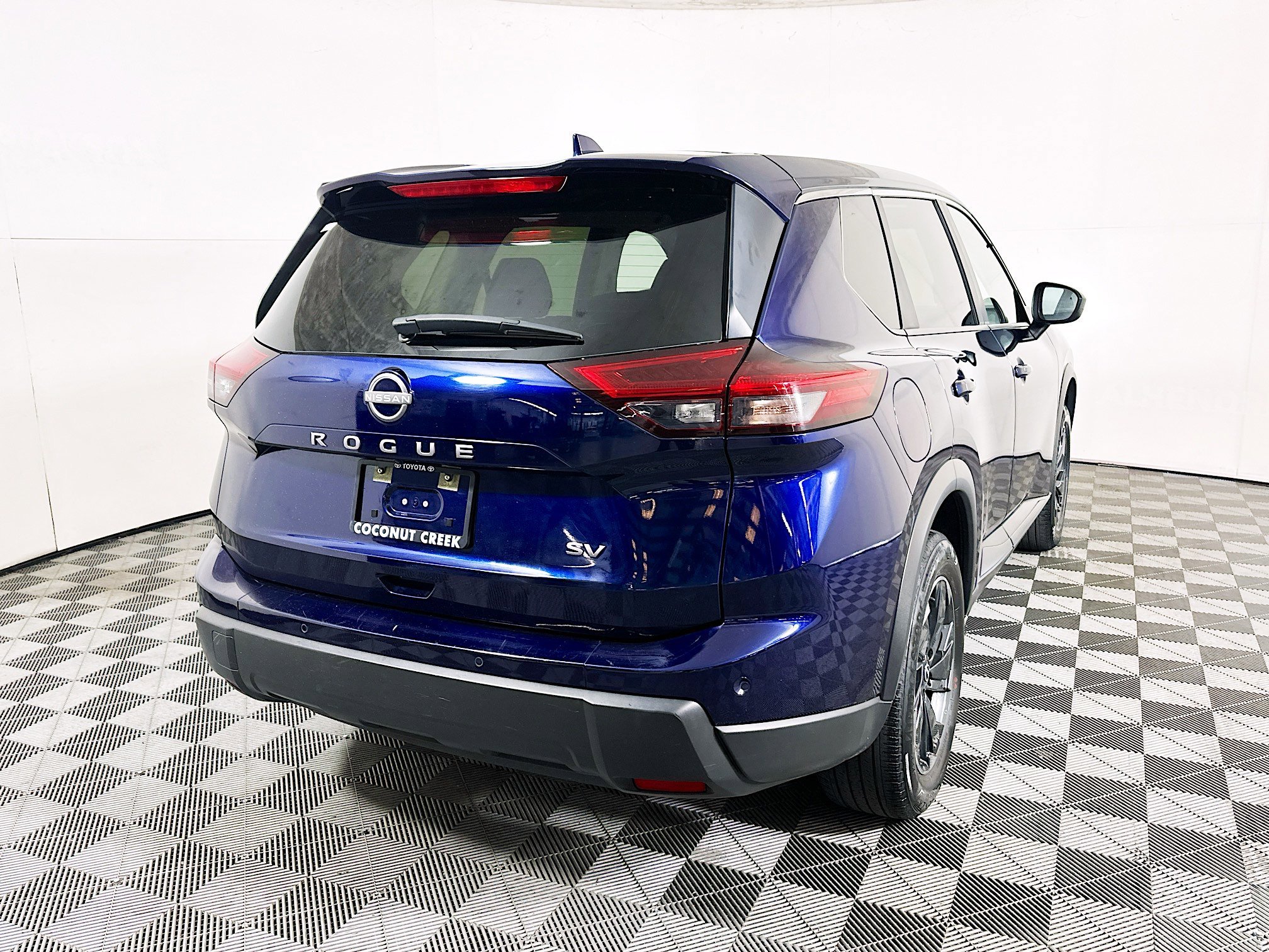 Used 2024 Deep Ocean Blue Pearl Nissan SV image 3