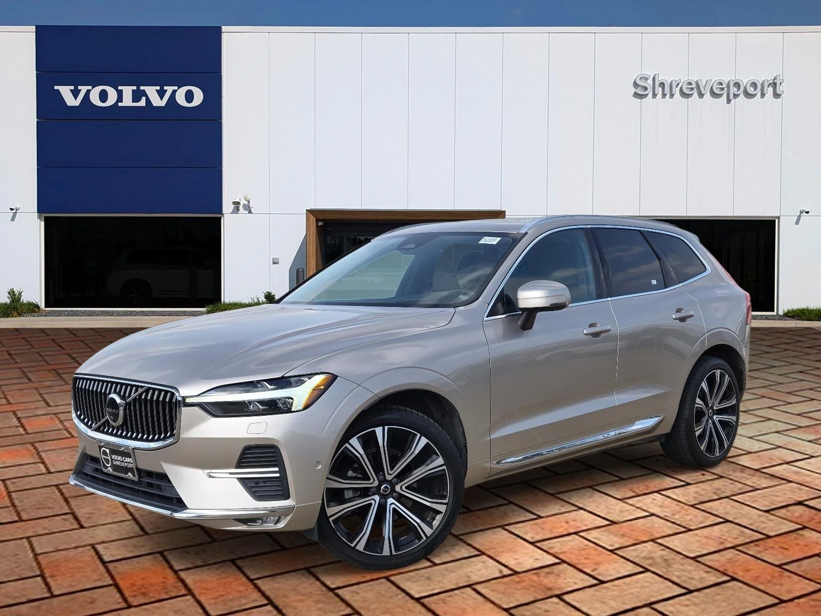 2023 Volvo XC60 B5 Ultimate Bright Theme AWD's photo