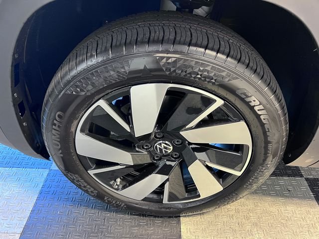 New 2026 White Volkswagen SE w/Technology image 9