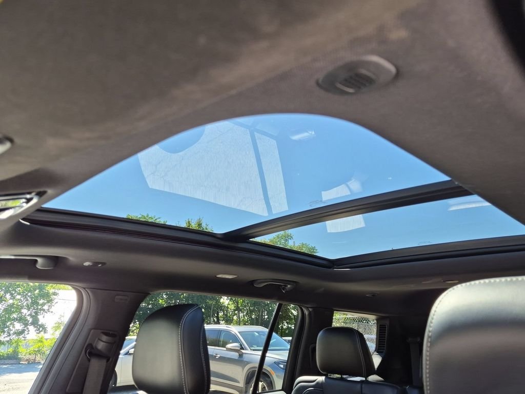 Used 2021 Red Jeep Overland image 27