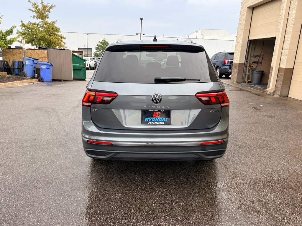 Used 2024 Platinum Gray Metallic Volkswagen SE image 4