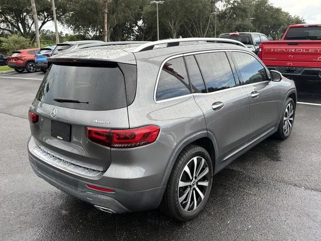 Used 2022 Gray Mercedes-Benz 4MATIC® image 3