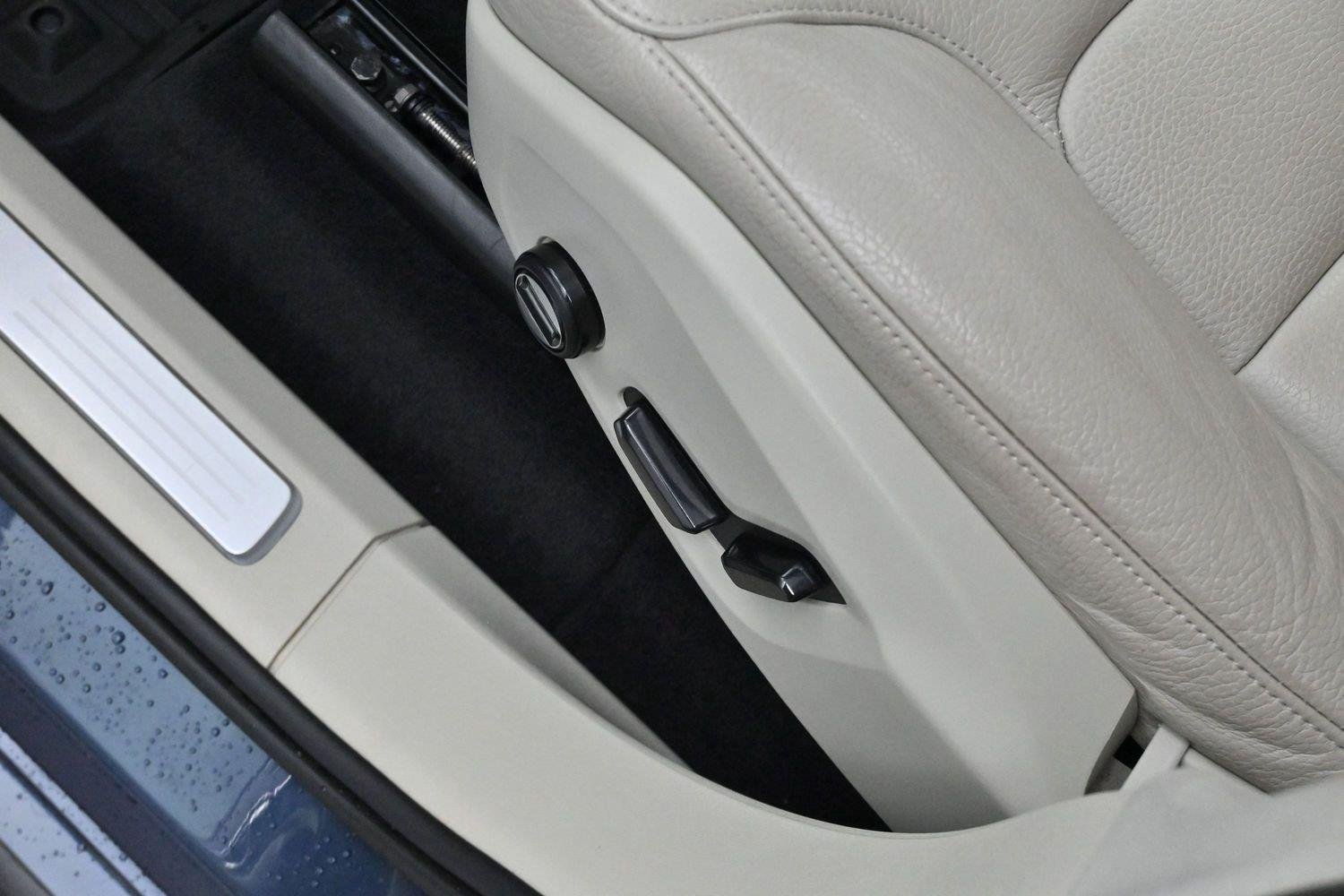 Used 2023 Denim Blue Metallic Volvo Plus image 15