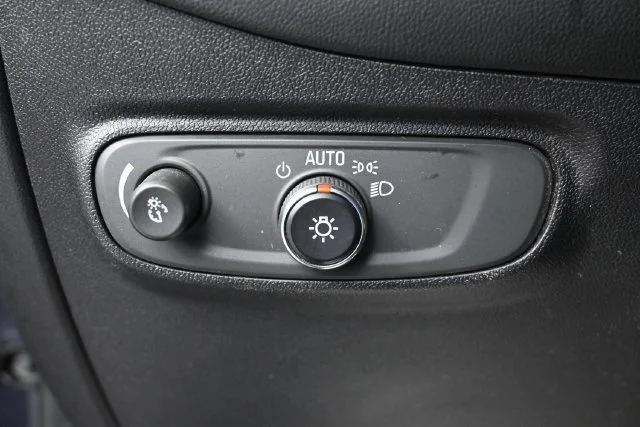 Used 2018 STORM BLUE METALLIC Chevrolet LT image 13