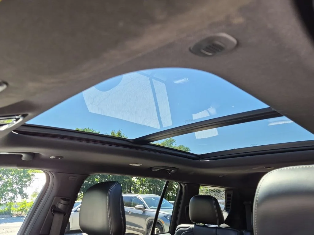 Used 2021 Red Jeep Overland image 27