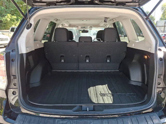 Used 2018 Black Subaru 2.5i Premium image 30