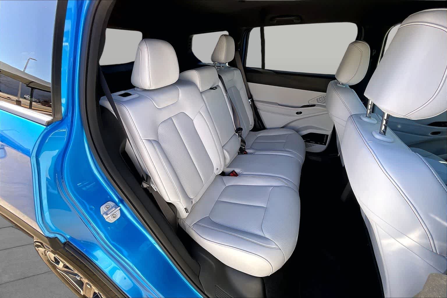 New 2026 Hydro Blue Pearl-Coat Exterior Paint Jeep Limited image 21
