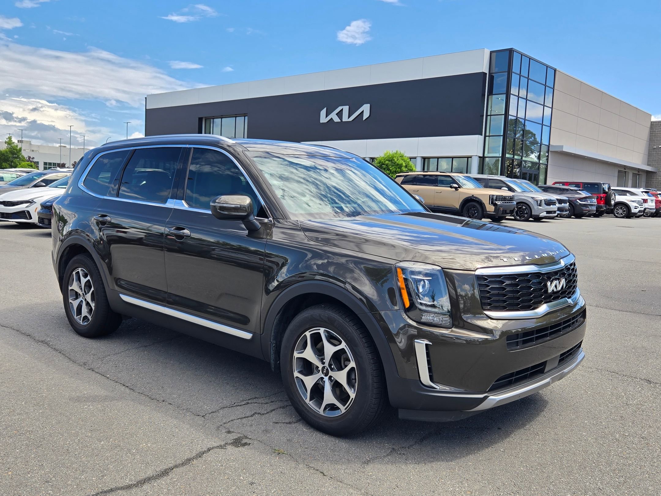 Used 2022 Dark Moss Kia EX image 14