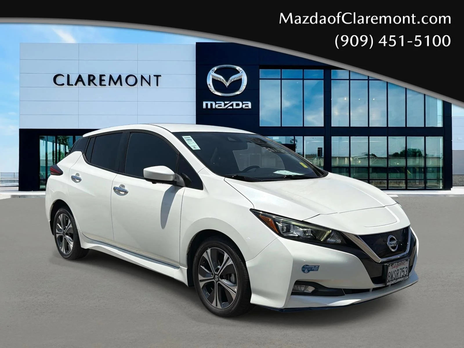 Used 2021 PEARL WHITE Nissan SV PLUS HATCHBACK image 1