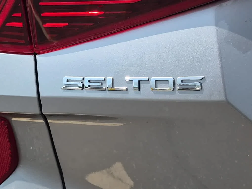 Used 2021 Steel Gray Kia SX image 23