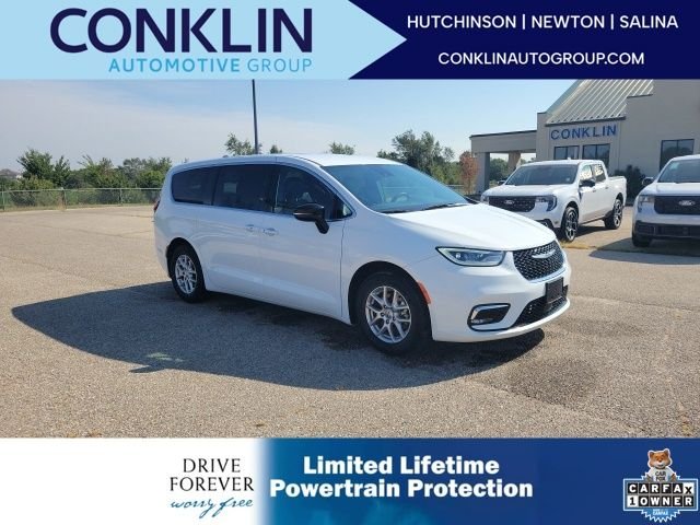 Used 2025 Bright White Clearcoat Chrysler Select image 1
