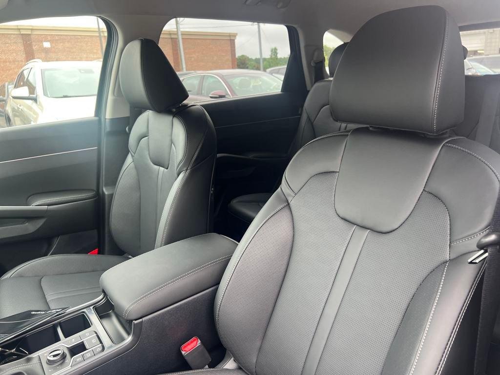 2025 Kia Sorento S - Photo 13