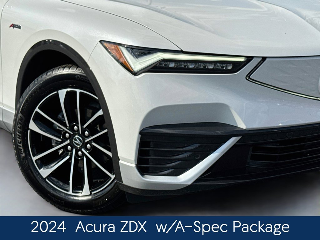 Used 2024  Acura Base image 11