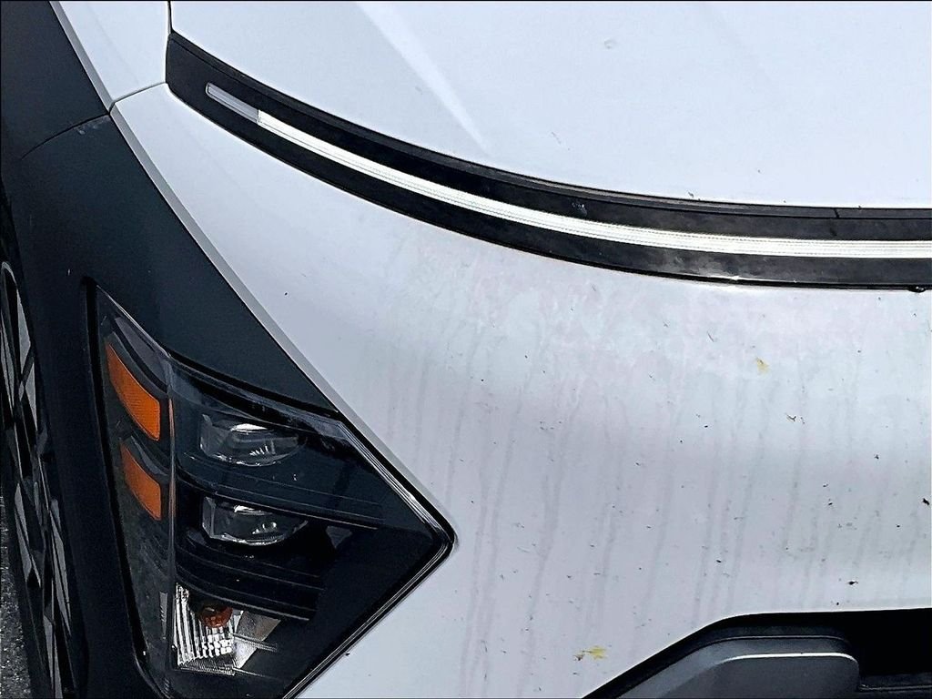 Used 2025 White Hyundai SEL image 29