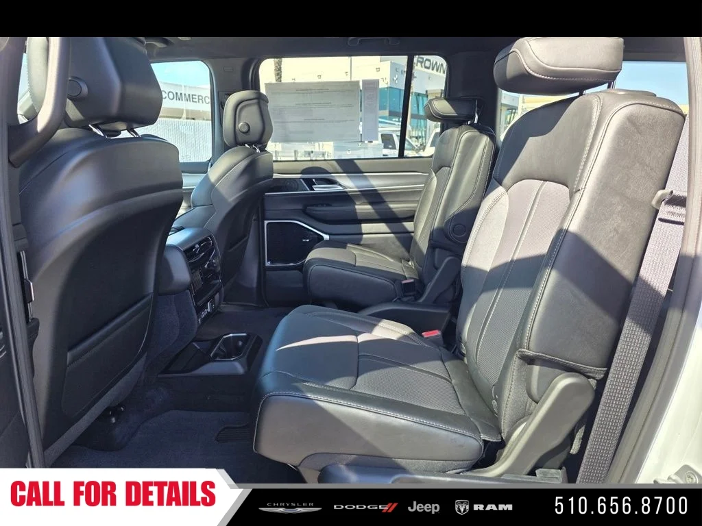New 2026 Bright White Clear-Coat Exterior Paint Jeep Limited Altitude image 16