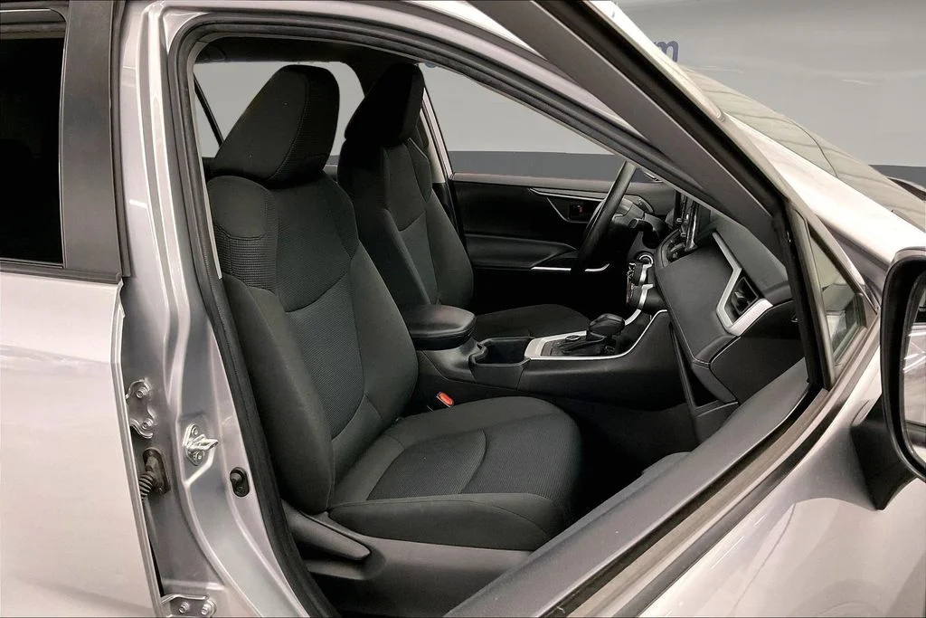 Used 2022 Silver Toyota LE image 10