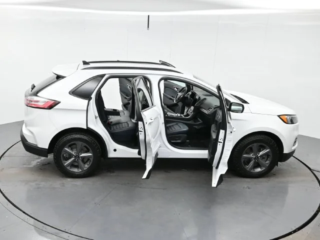 Used 2024 Oxford White Ford SEL image 45
