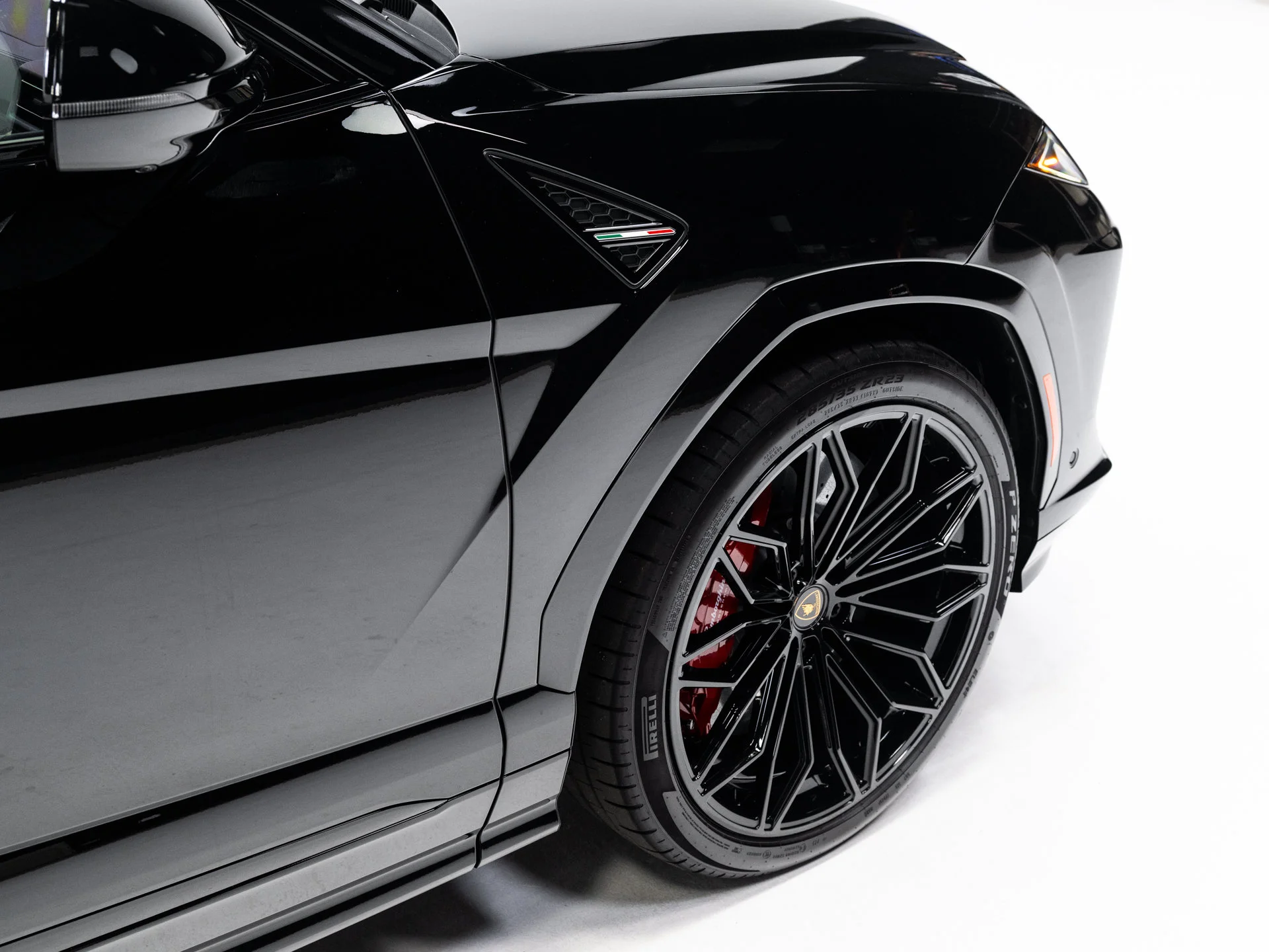 Used 2025 Nero Noctis Metallic Lamborghini SE image 20