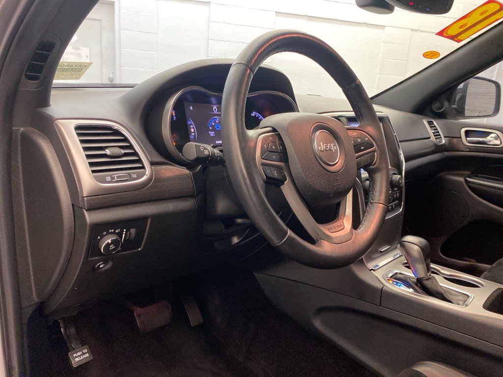 Used 2018 Silver Jeep Altitude image 19