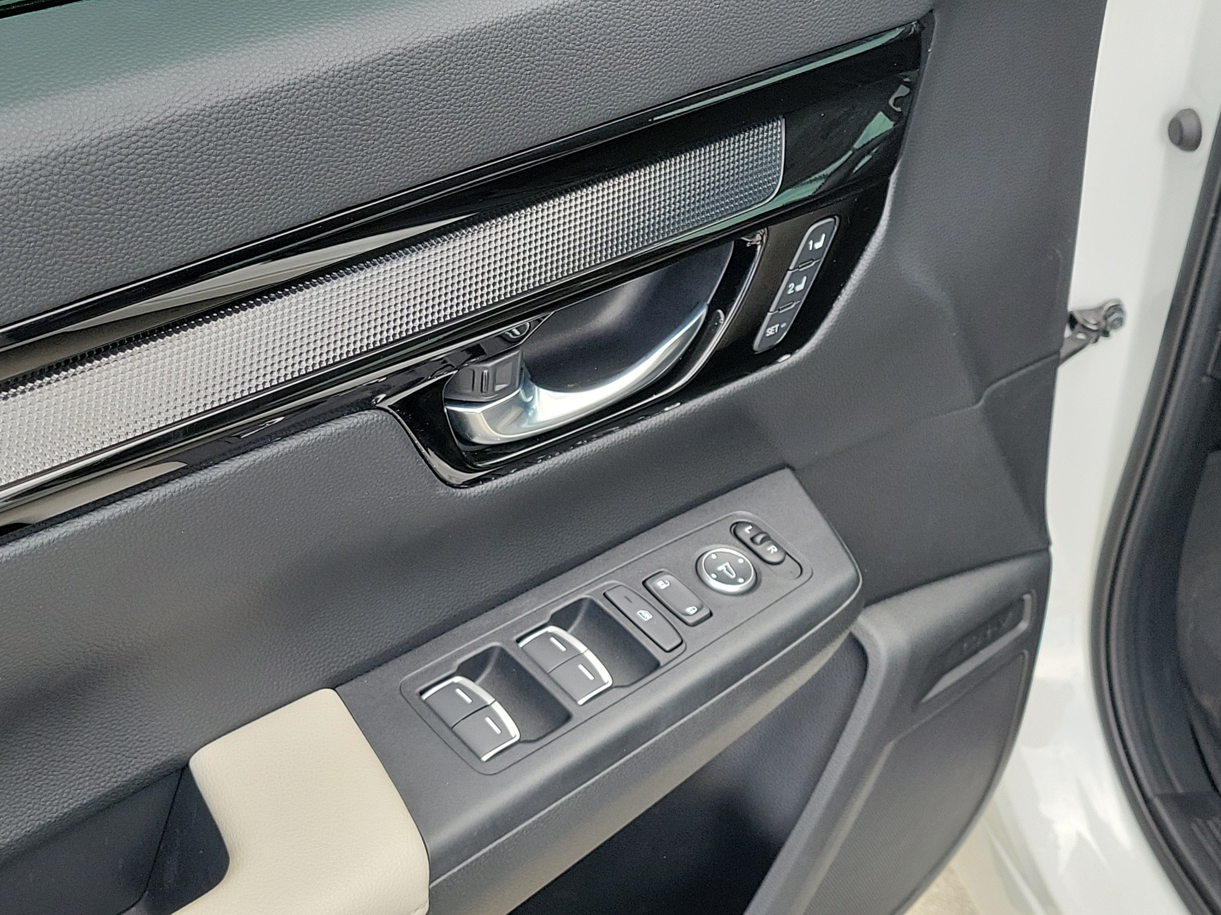 Used 2025 Sparkle Silver Honda EX-L image 20