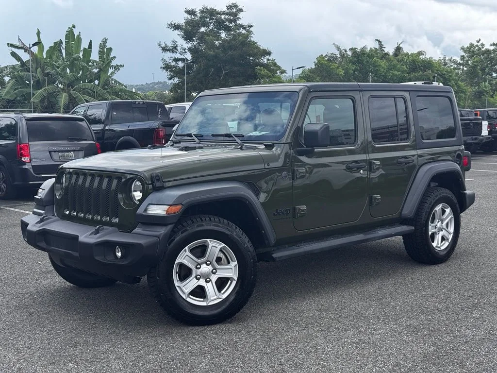Used 2023 Green Jeep Sport S image 1